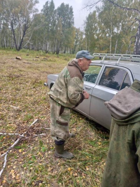 Сотрудники полиции в Колосовском районе разыскали пропавшего грибника