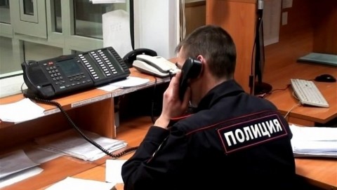 Сотрудники полиции изъяли у жительницы Колосовского района похищенные из магазина ювелирные изделия